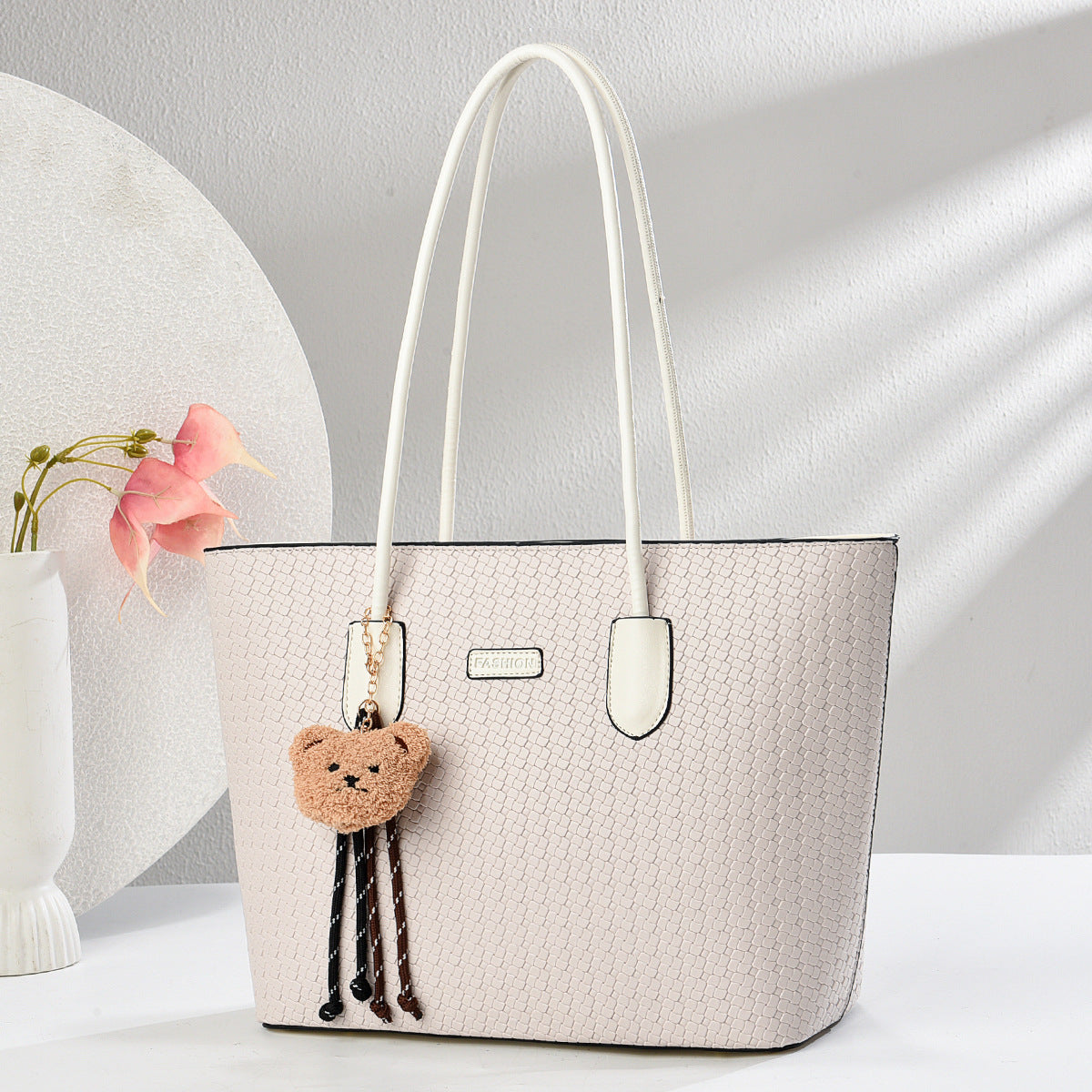 Sac fourre-tout décontracté en PU de grande capacité pour femme avec pendentif ours