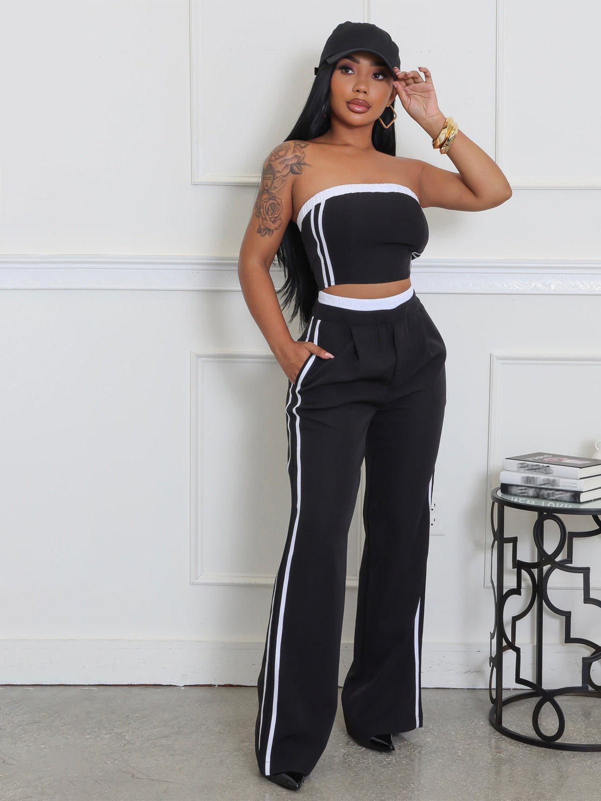 Ensemble haut sans bretelles et pantalon large à coutures contrastées pour femme