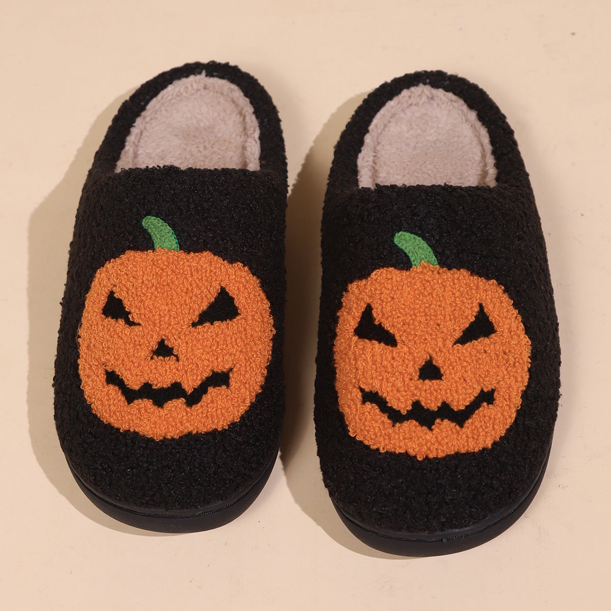 Pantuflas de felpa de calabaza con dibujos animados de Halloween para mujer
