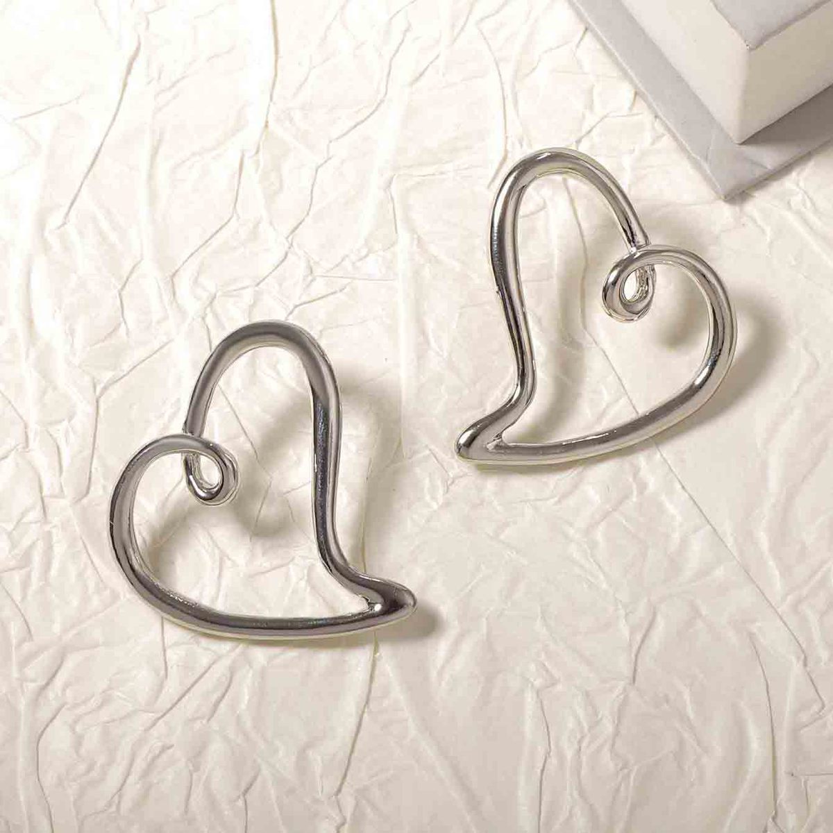 Women Fashion Hollow-Out Alloy Love Earrings - Creative Heart Style