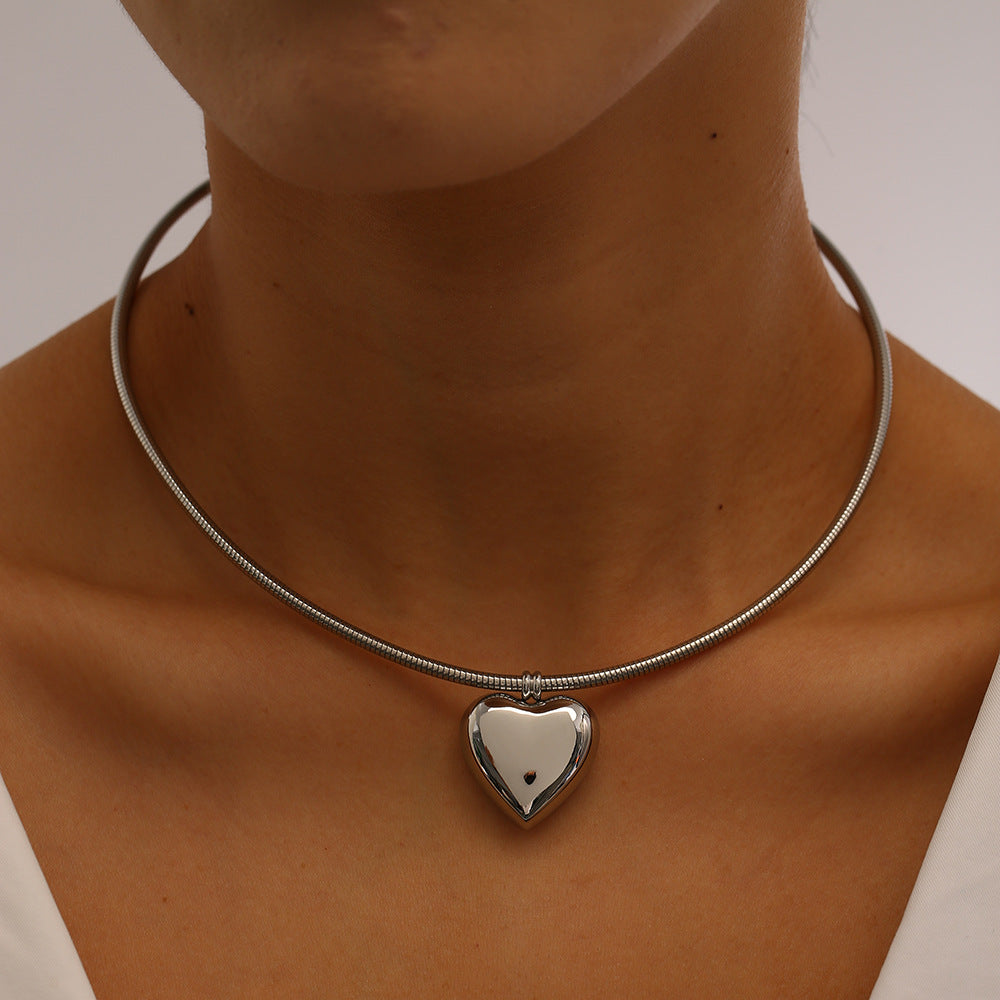 Collar circular sencillo de acero y titanio con forma de corazón de 18 quilates para mujer
