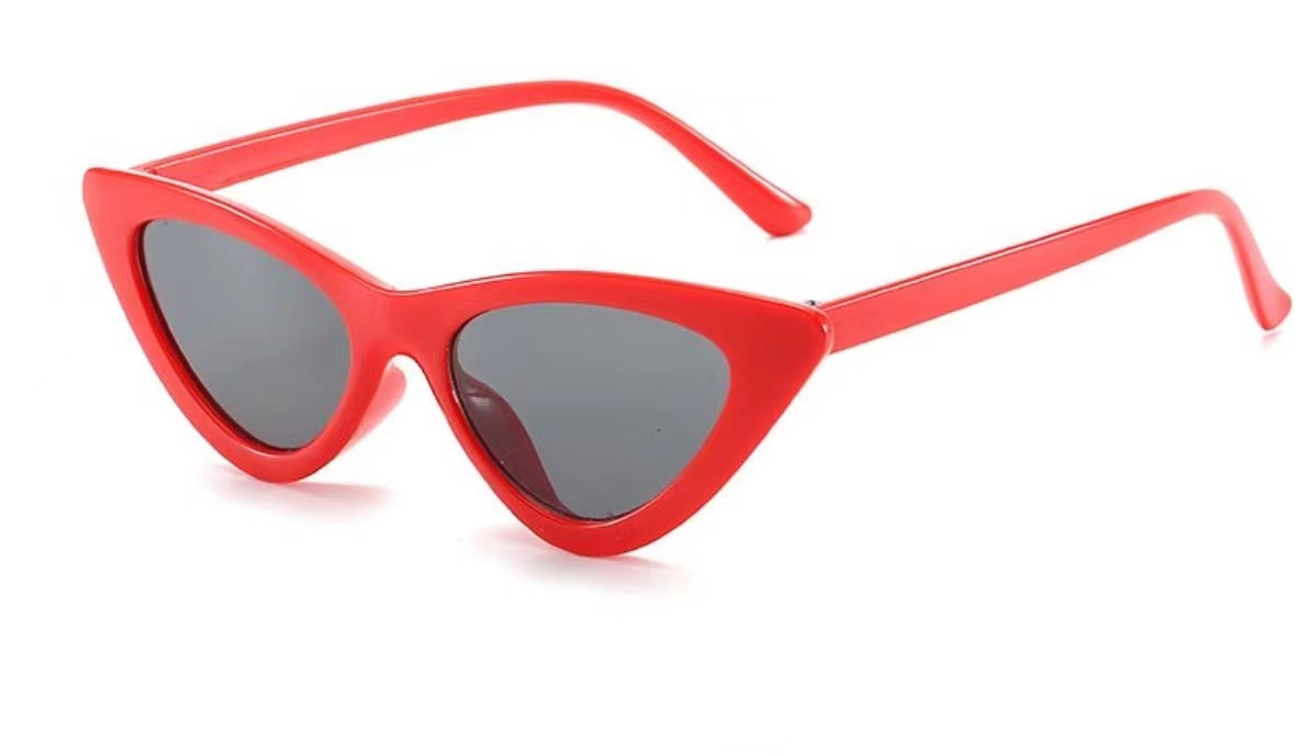 Gafas de sol retro con montura pequeña y triángulo