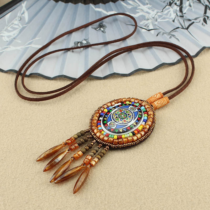 Collier pendentif à long pompon de style bohème