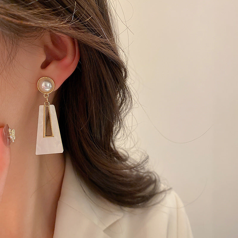 Women Fashion Exaggerated Geometric Earrings in Zinc Alloy
