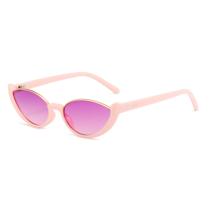 Trendy Cat Eye Sunglasses in Stylish Frames