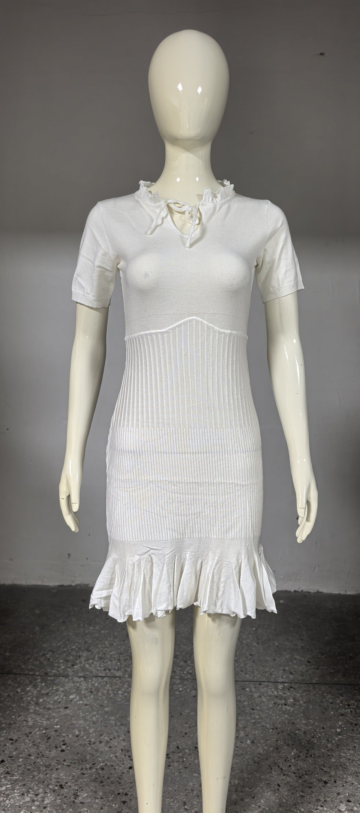 Robe élégante à volants de couleur unie pour femmes