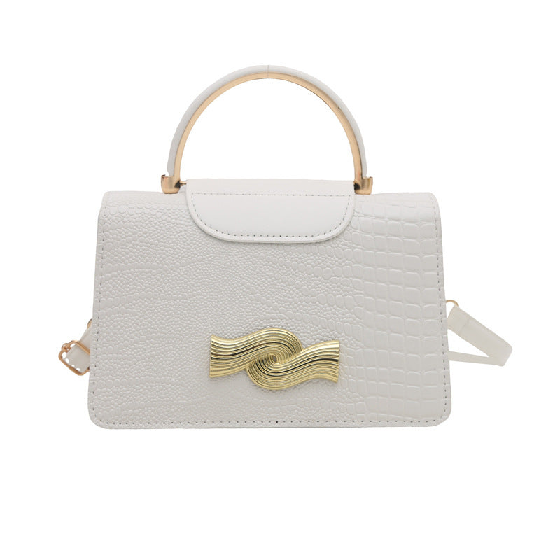 Bolso de piel de cocodrilo con hebilla de metal en color liso para mujer
