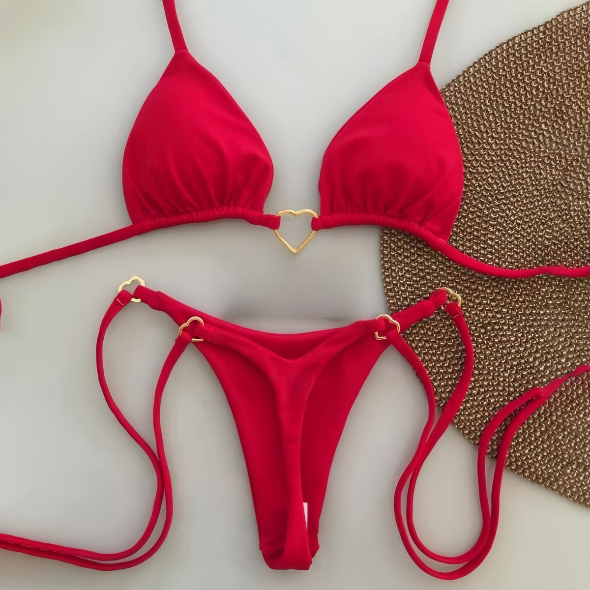 Bikini sexy de color sólido con cuello halter y hebilla de amor para mujer