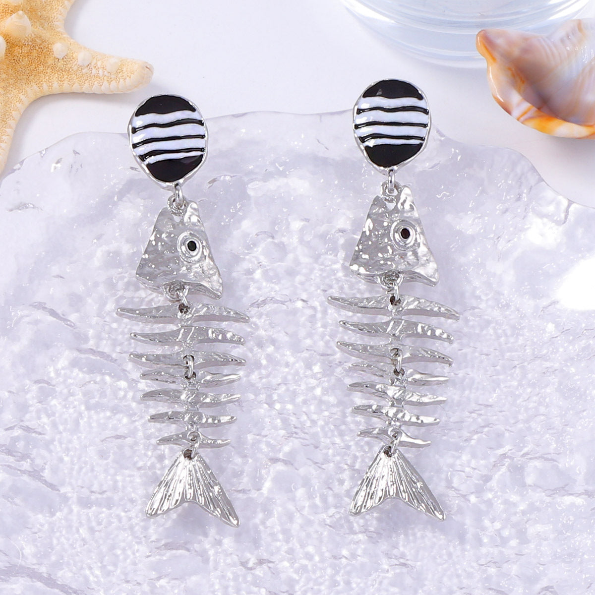 Women’s Retro Alloy Oil Drop Fish Bone Earrings