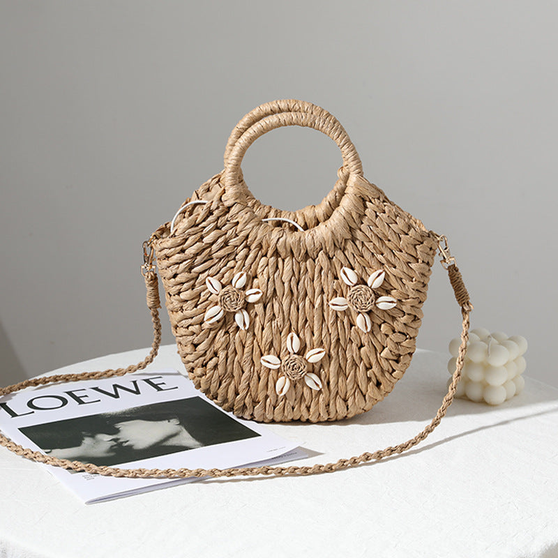 Bolsos de mano bohemios de paja tejida con forma de concha para las fiestas