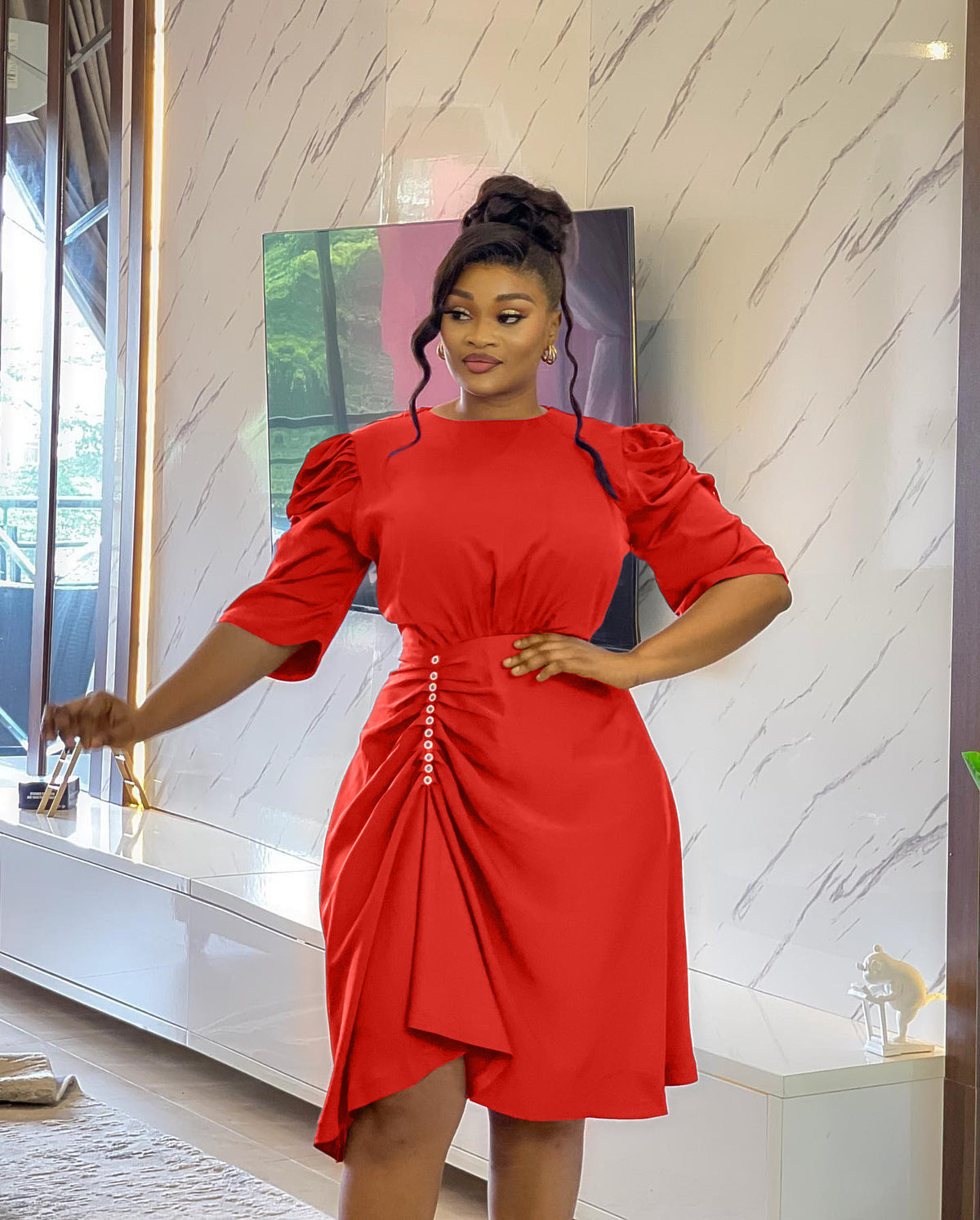 Robe plissée élégante à manches courtes et couleur unie