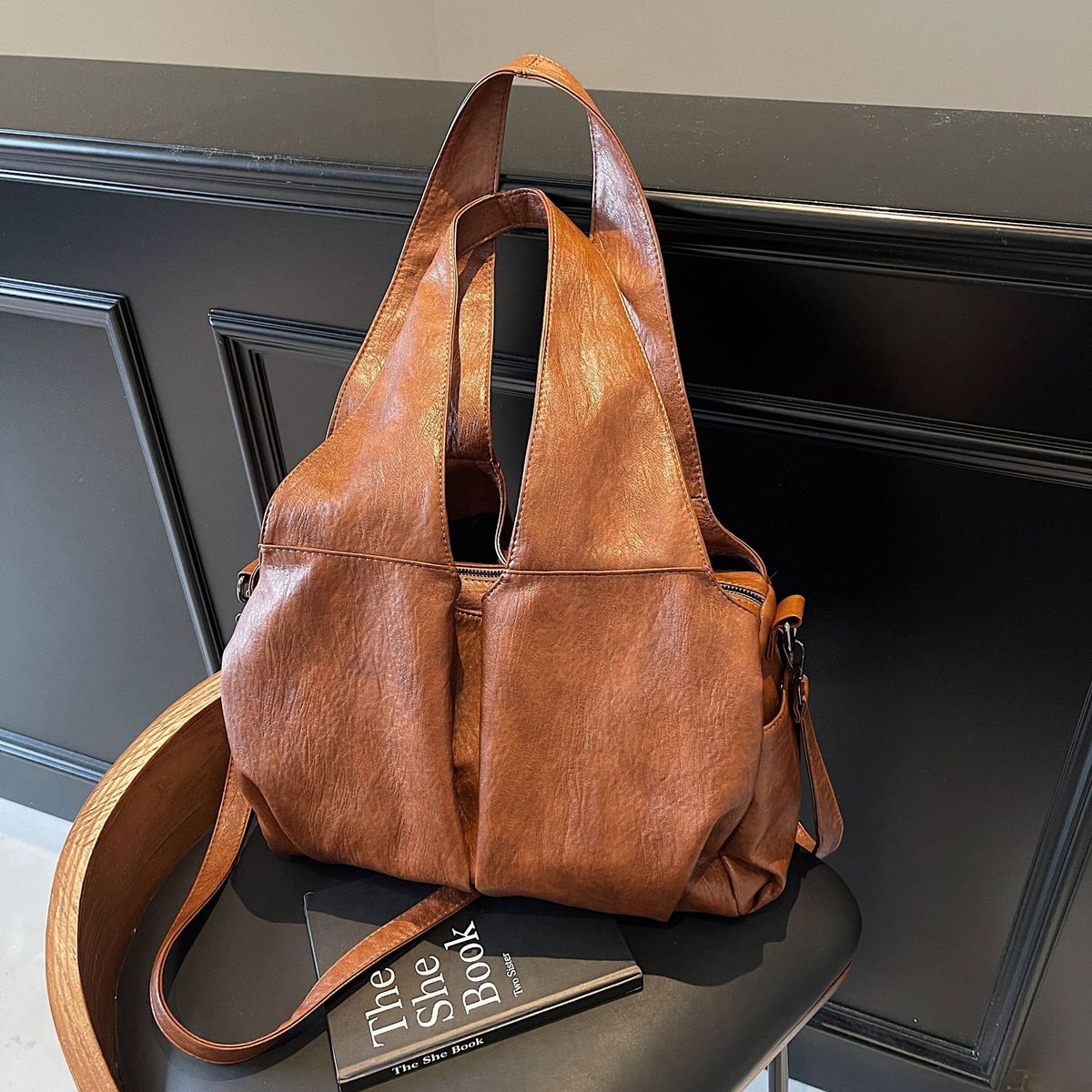 Bolso de mano informal de gran capacidad en color liso para mujer