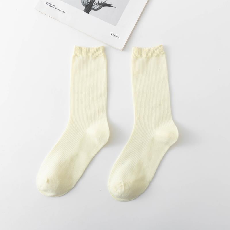 Calcetines de tubo de color liso sencillos a la moda para mujer