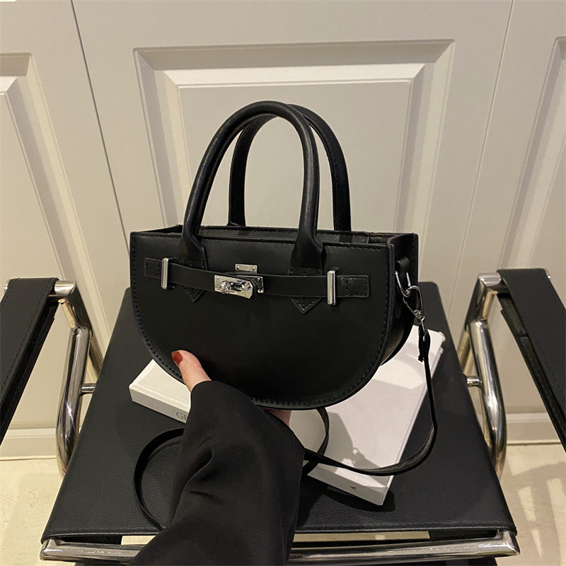 Bolso de hombro de diseño moderno para mujer, ideal para el día a día en verano.