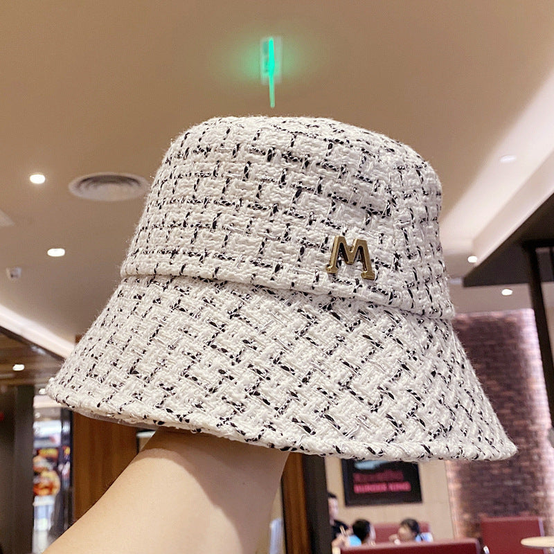 Chapeau bob vintage en métal avec lettre M pour femme
