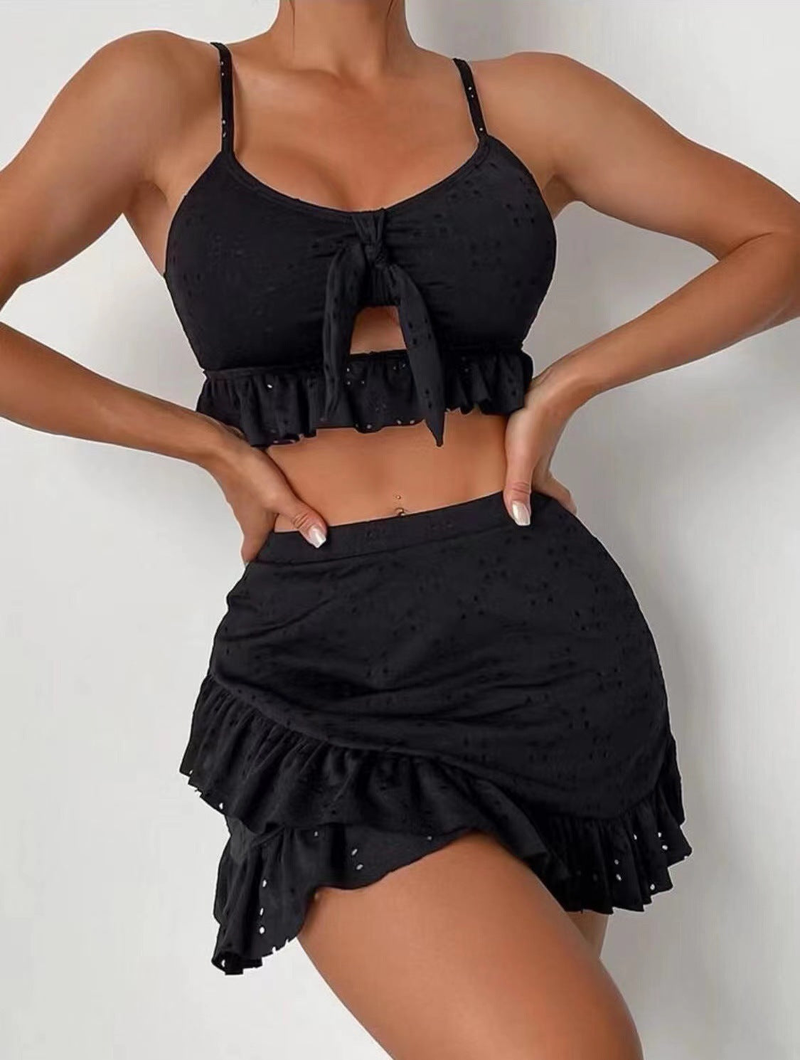 Traje de baño de tres piezas con encaje calado de color sólido sexy a la moda para mujer