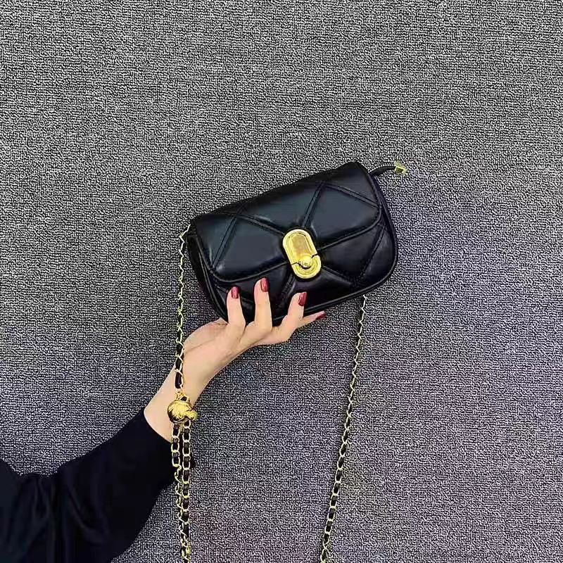 Mini bolso bandolera cuadrado con cadena abatible de moda