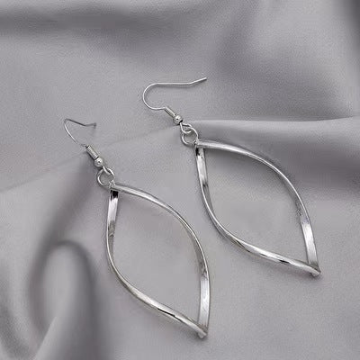 Women Fashion Simple Drop Earrings in Silver