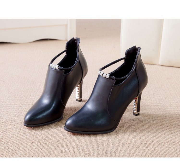 Chaussures à talons hauts à bout pointu et couleur unie pour femmes