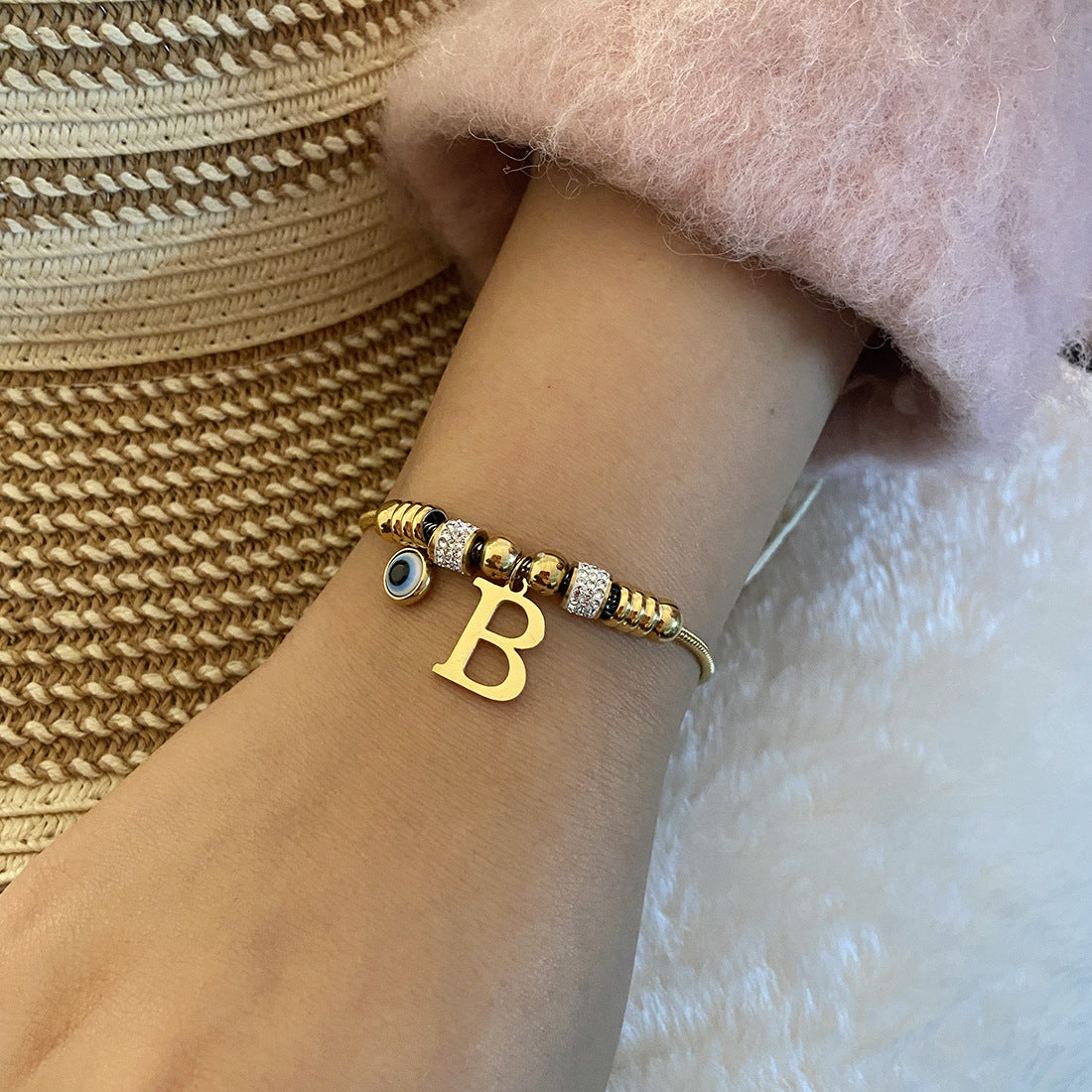 Pulsera de cuentas de acero inoxidable con alfabeto de moda