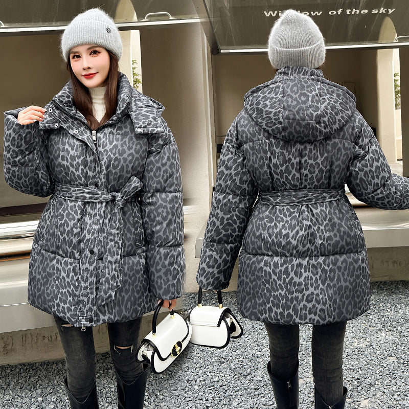 Abrigo de invierno de longitud media para mujer, acolchado de algodón, con cordones y estampado de leopardo.
