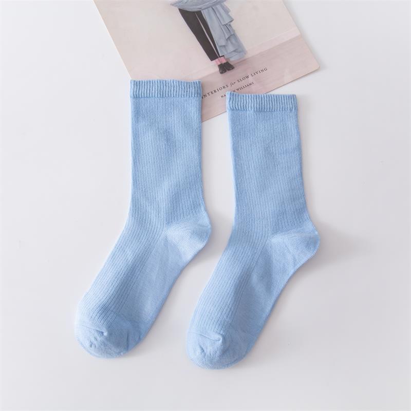 Calcetines de tubo de color liso sencillos a la moda para mujer