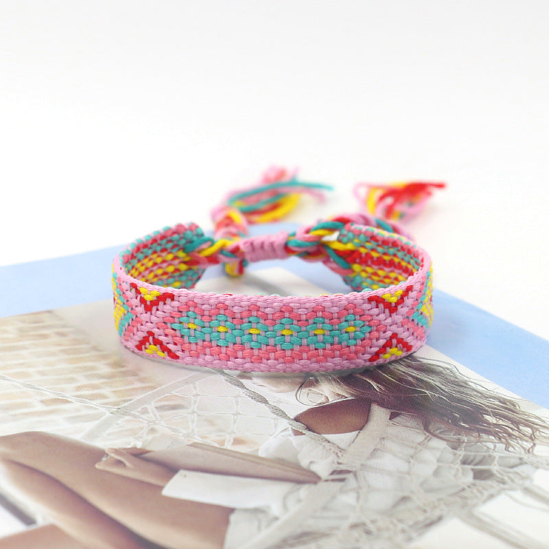 Pulsera bohemia vintage tejida a mano con bordado