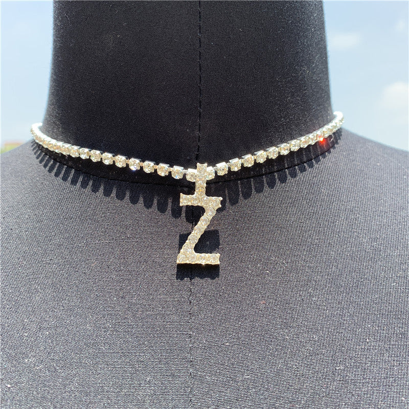 Collar con alfabeto de diamantes de imitación para mujer