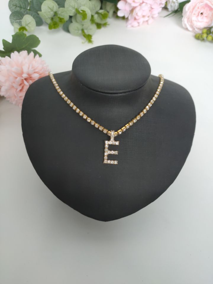 Collar con alfabeto de diamantes de imitación para mujer