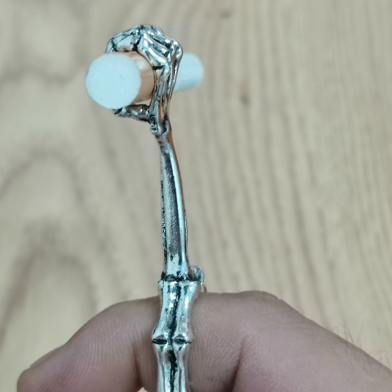Soporte para anillo de fumar con forma de hueso de mano de esqueleto de Halloween