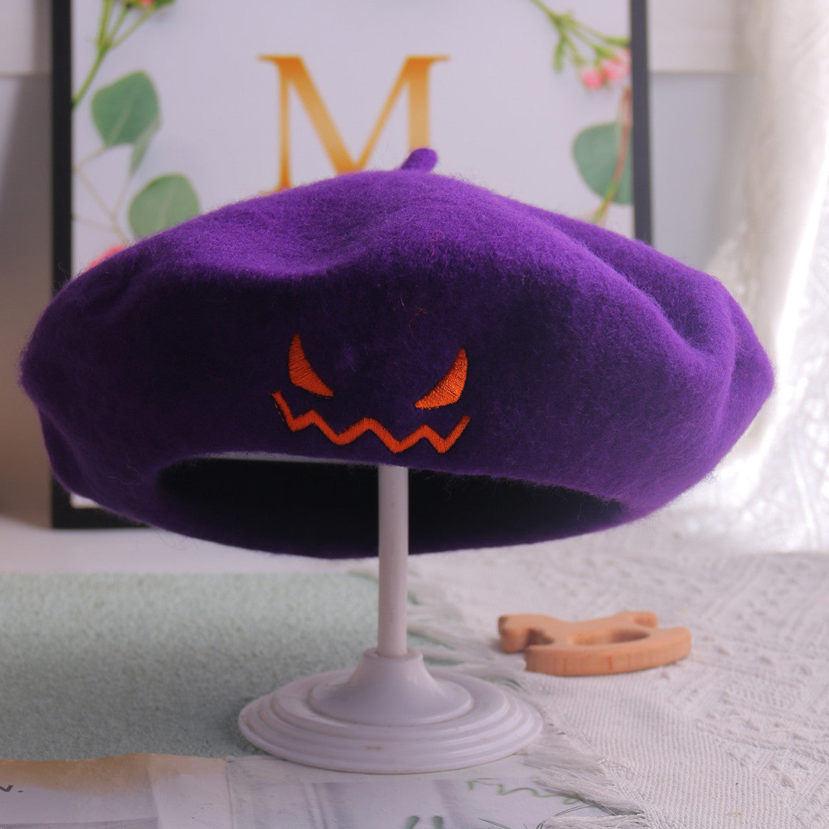 Béret brodé citrouille en laine pour femme, idéal pour Halloween