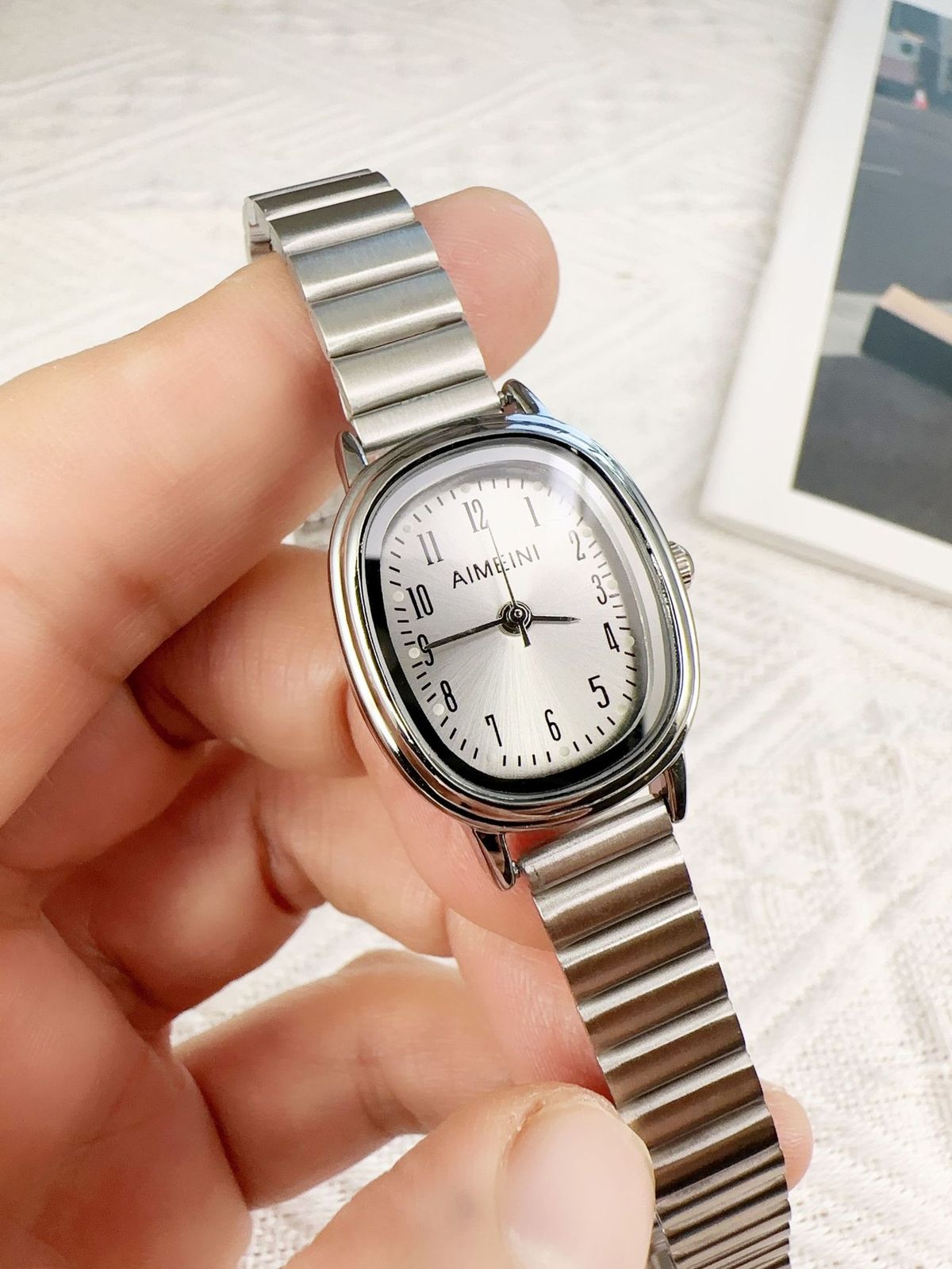 Women Fashion Simple Oval Disc Quartz Watch