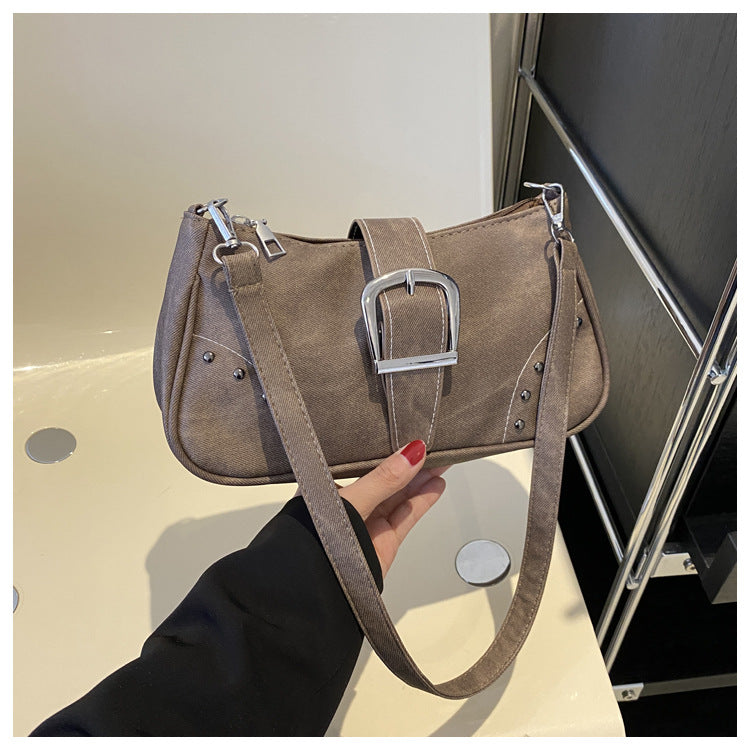 Bolso sencillo de moda con remaches para debajo del brazo