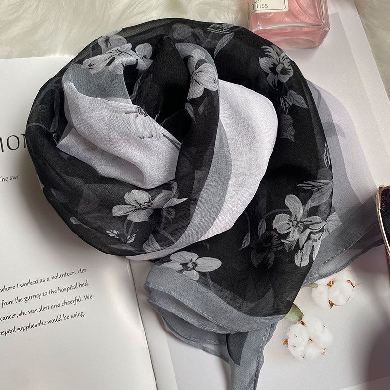 Bufanda de seda con estampado floral para mujer