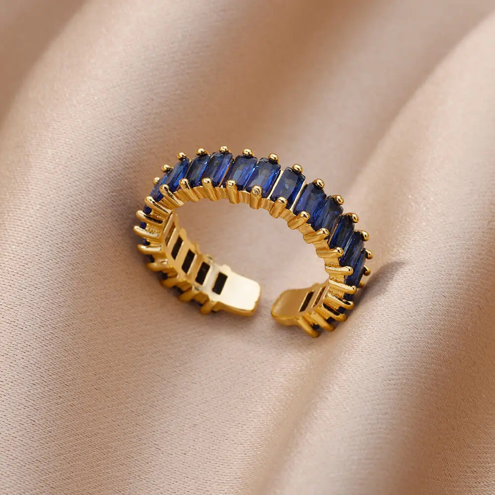Elegante anillo de circonitas en oro de 18 quilates para mujer