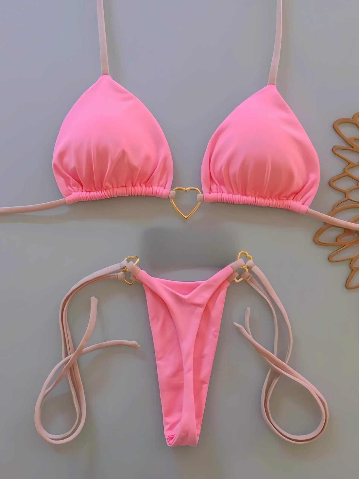 Bikini sexy de color sólido con cuello halter y hebilla de amor para mujer