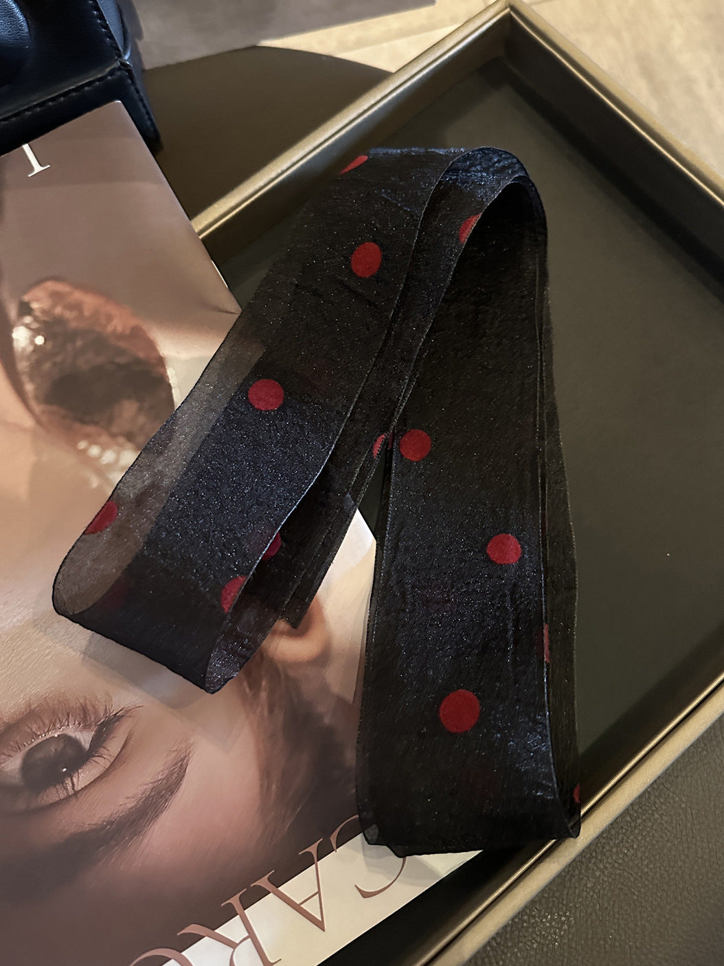 Foulard en soie à pois décoratifs et dentelle pour femme