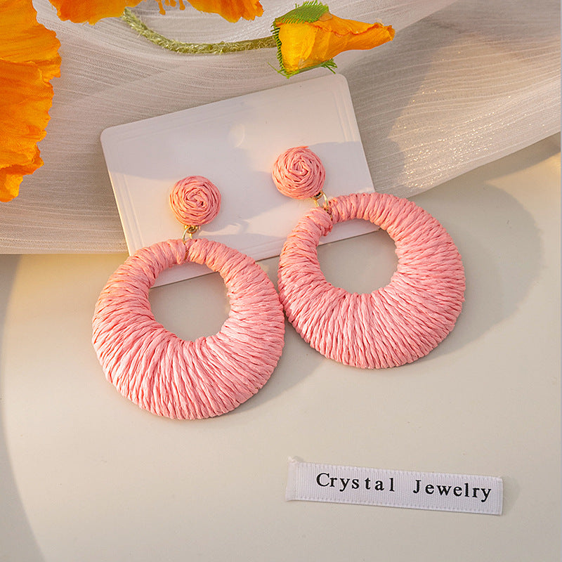 Boucles d'oreilles rondes creuses tissées de style bohème pour les fêtes
