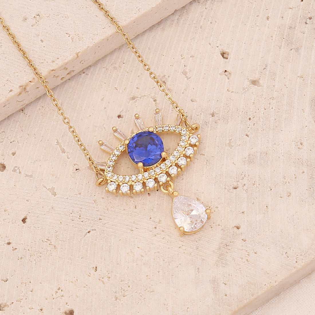 Collar con colgante de ojo malvado de circonita exquisita para mujer