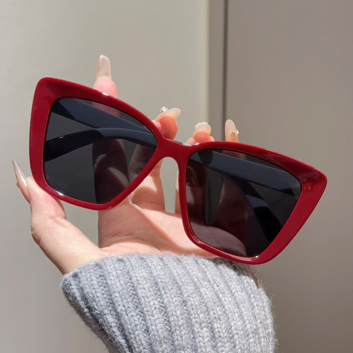 Gafas de sol de ojo de gato con montura grande y diseño moderno para mujer