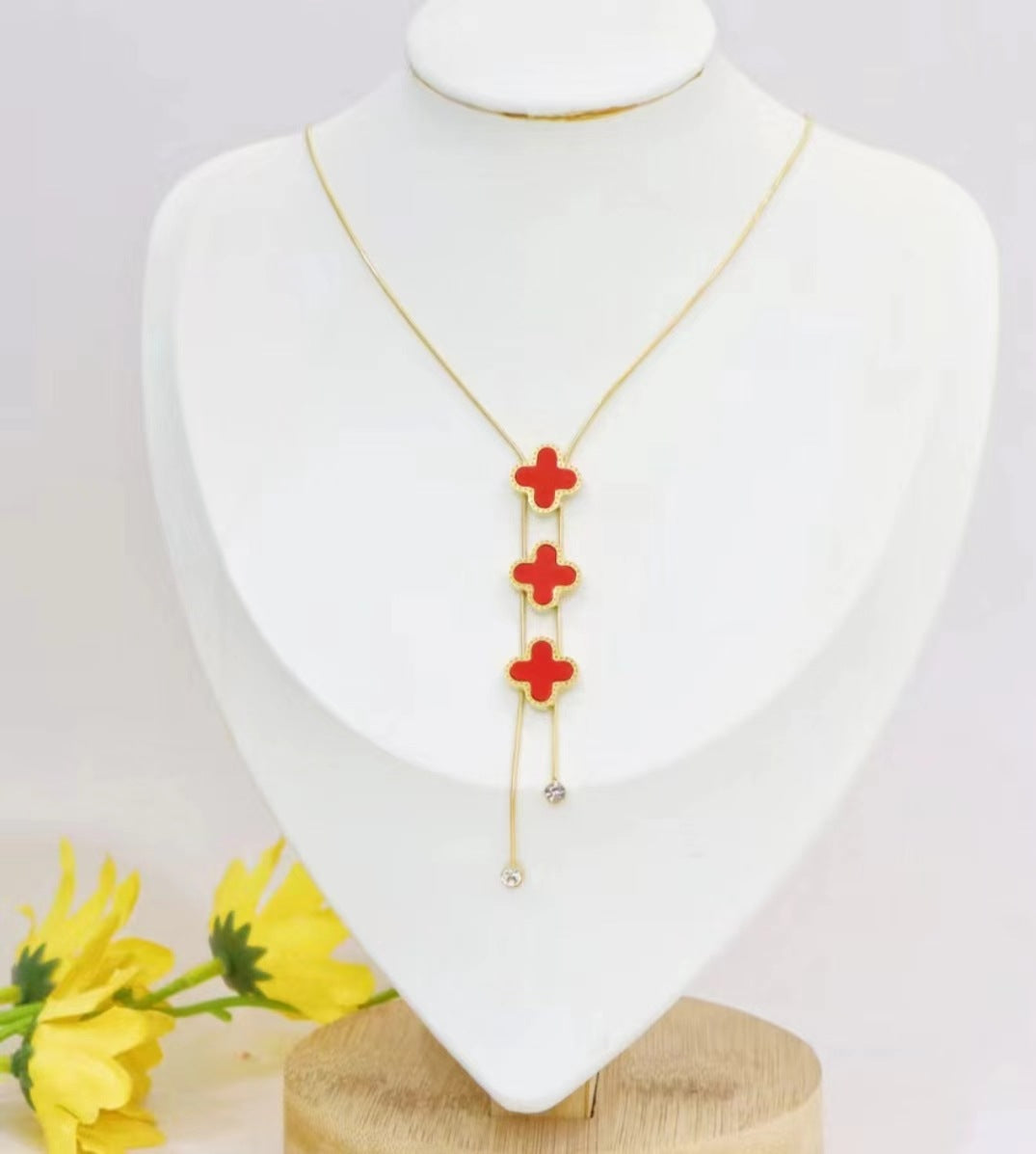 Collar con colgante de borla de trébol de cuatro hojas de acero inoxidable para mujer