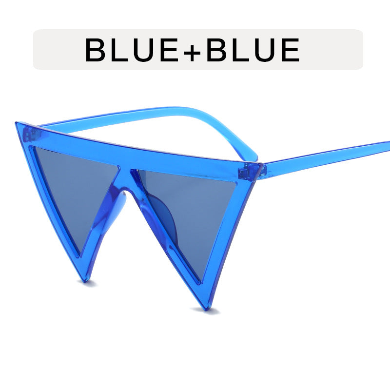 Gafas de sol con montura grande y triángulos exagerados con personalidad