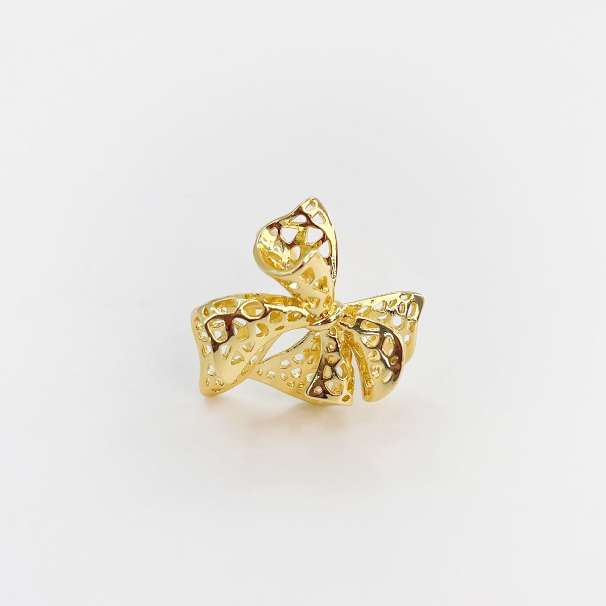 Anillo de cobre con lazo hueco de color sólido a la moda para mujer