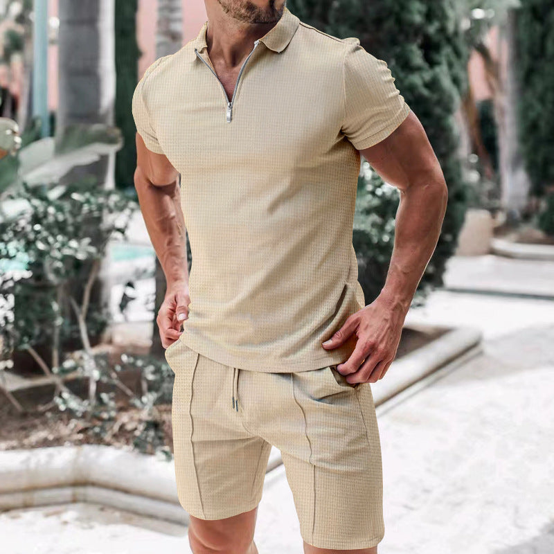 Conjunto de dos piezas de camiseta de manga corta con solapa y cremallera de color liso informal para hombre y pantalones cortos holgados