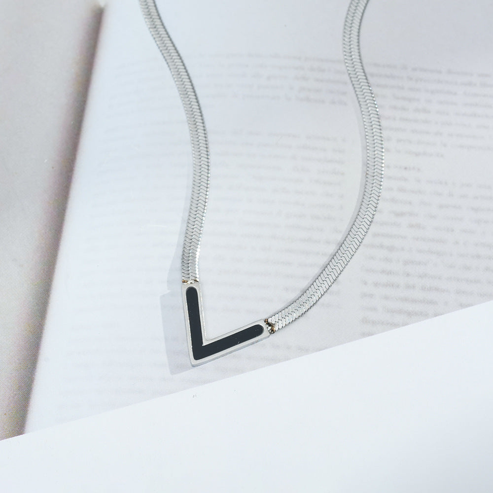 Collier en V en acier titane pour femme