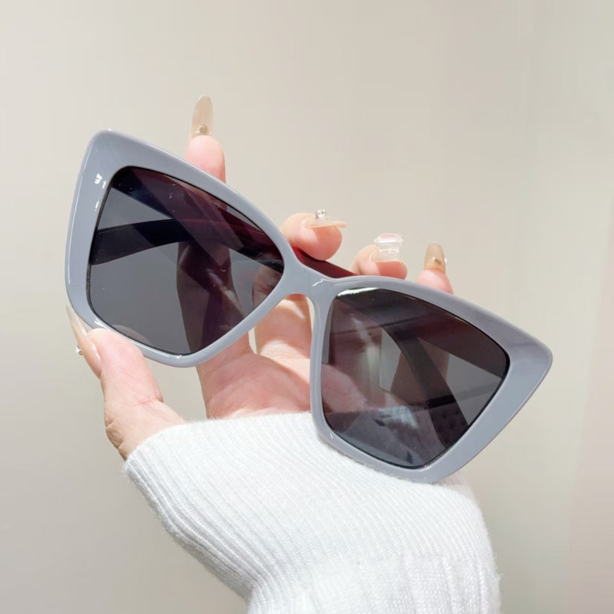 Gafas de sol de ojo de gato con montura grande y diseño moderno para mujer