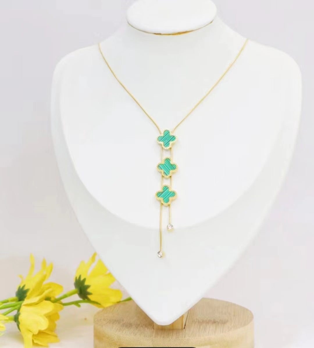 Collar con colgante de borla de trébol de cuatro hojas de acero inoxidable para mujer