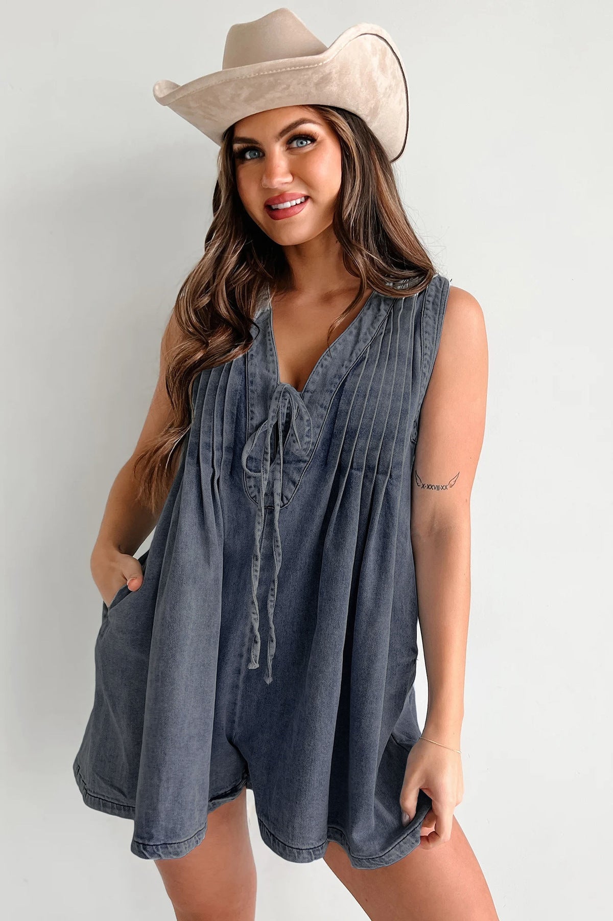 Combinaison en jean ample sans manches à col en V et couleur unie pour femme