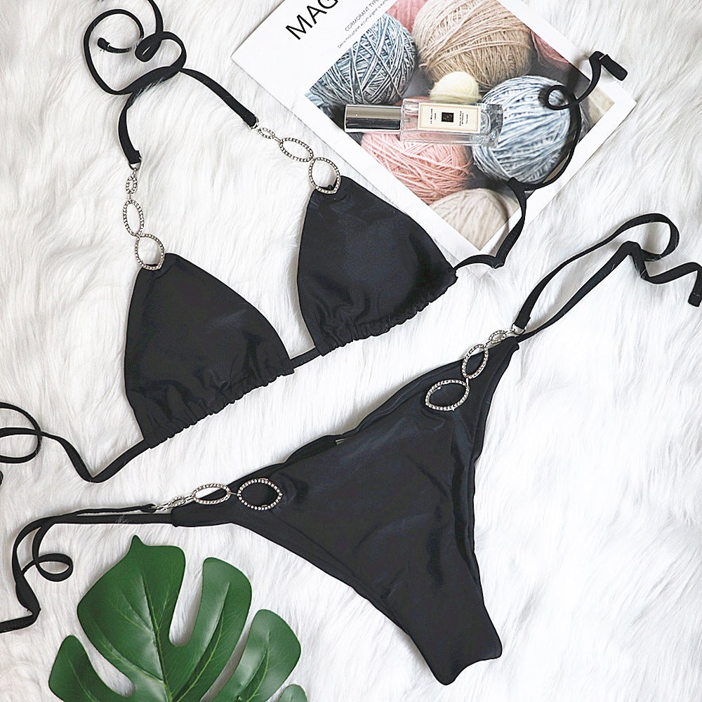 Bikini strass avec accessoires métalliques sexy