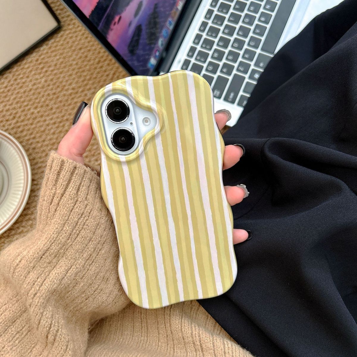 Women Fashion Color Matching Stripe Wavy Edge Iphone Case